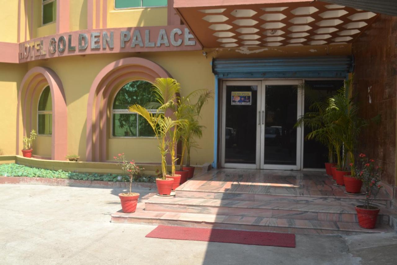 Hotel Golden Palace Kendrāparha Kültér fotó