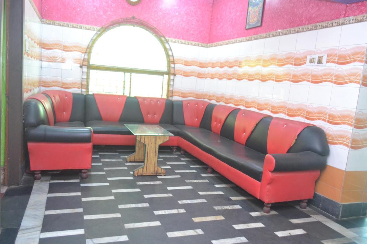 Hotel Golden Palace Kendrāparha Kültér fotó